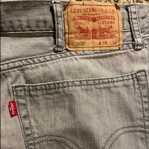 Lighter washed 505 Levi Jeans!!